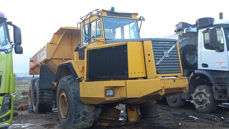 Vrachtwagen met bakwagen Volvo A35C