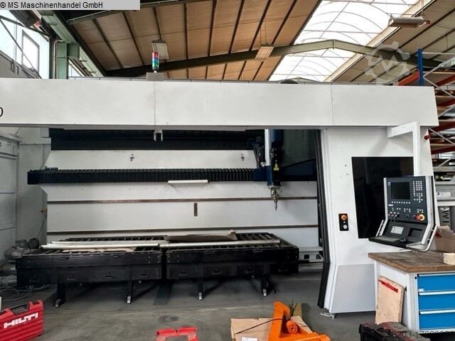 Máquina de corte por láser TRUMPF TrueLaser Cell (TLC) 7040