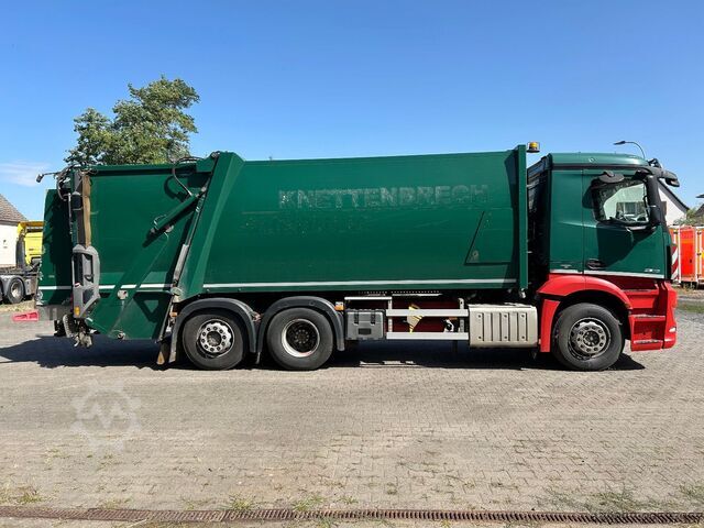 Çöp kamyonu MERCEDES-BENZ 2533 / Faun VarioPress 524 + Schüttung