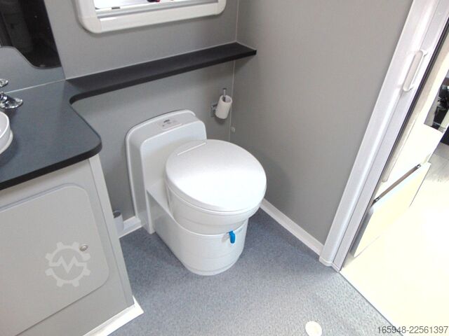 Autorulotă semi-integrată ACROSS 689 CDH Rollstuhllift -barrierefrei AUTOMATIK