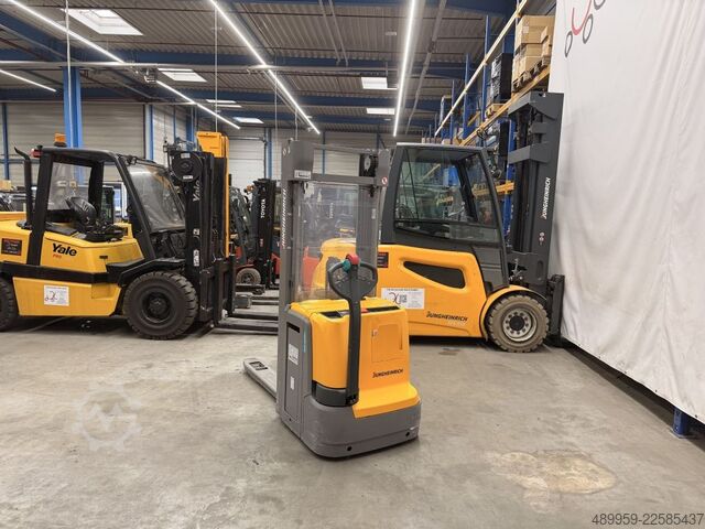 Hochhubwagen Jungheinrich EJC 214z