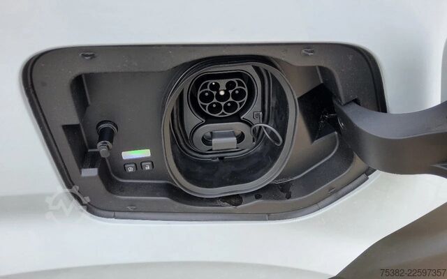 Fahrgestell mit Fahrerhaus Renault Master E-TECH 87 KW FWD EL - 4 TON'S CHASSIS / ...