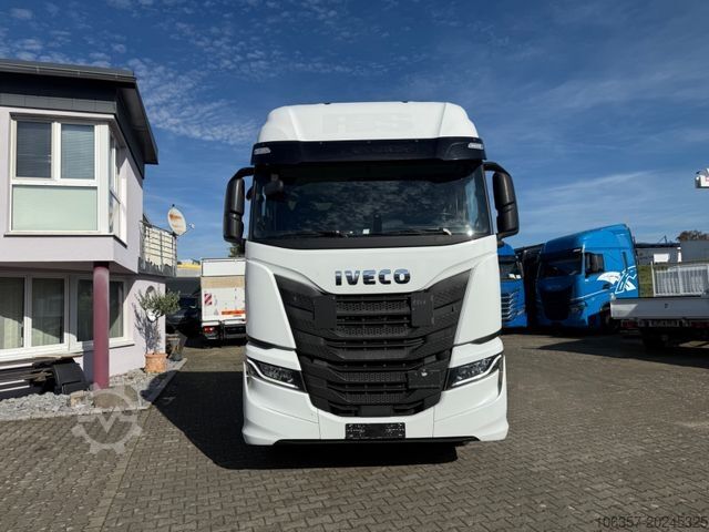Camión con caja móvil IVECO S-WAY AS260S51Y/FP CM SDG BDF Retarder