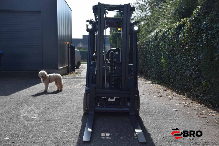 Carretilla elevadora de cuatro ruedas Linde E16C-02 EVO Triplex
