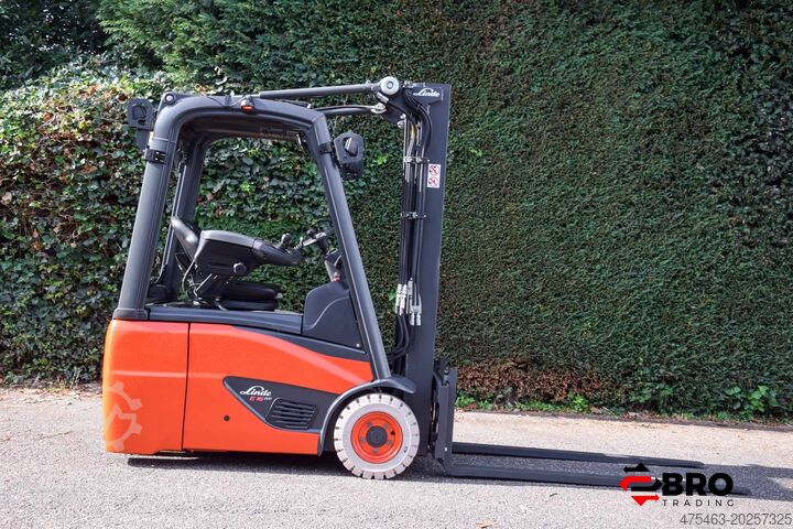 Carretilla elevadora de cuatro ruedas Linde E16C-02 EVO Triplex