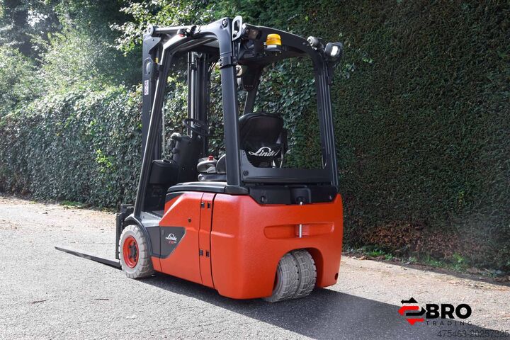 Carretilla elevadora de cuatro ruedas Linde E16C-02 EVO Triplex