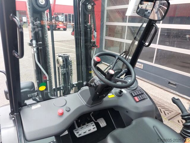 All-terrain vorkheftruck Manitou MC25-4 MC25-4