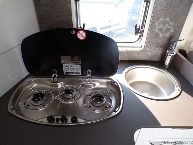 Caravana semiintegrada BÜRSTNER Lyseo TD IT 736 Winterpaket. Hubbett