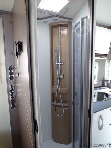 Caravana semiintegrada BÜRSTNER Lyseo TD IT 736 Winterpaket. Hubbett