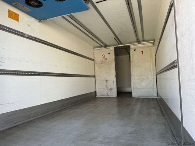 Camion frigorific MERCEDES-BENZ ATEGO 1527 L Kühlkoffer 8 m LBW 1,5 T*NL 7 T