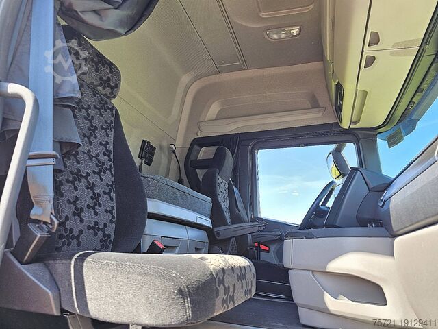 Standaard trekker SCANIA R460 SUPER 2X TANK RETAR.