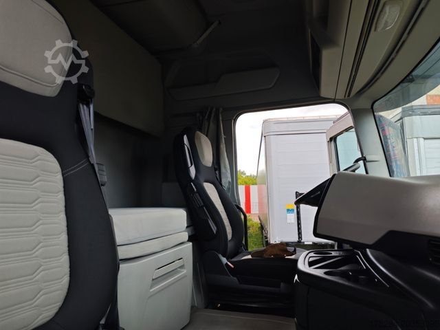 Standard nyergesvontató FORD F-MAX LUX LED, Intarder, Standklima, RDKS, Voll