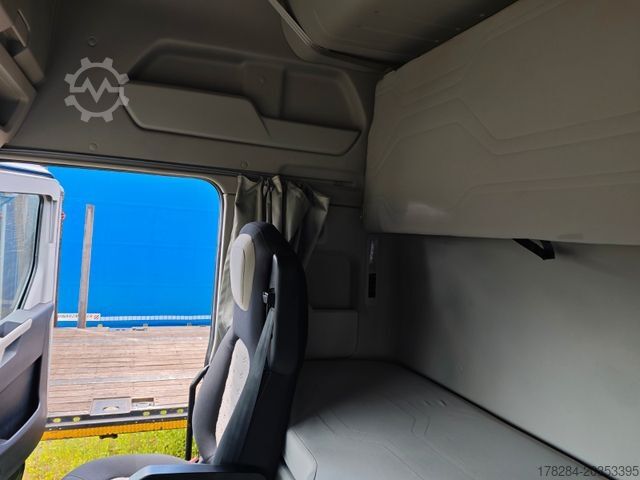 Standard nyergesvontató FORD F-MAX LUX LED, Intarder, Standklima, RDKS, Voll
