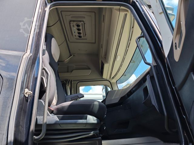 Standard nyergesvontató FORD F-MAX LUX LED, Intarder, Standklima, RDKS, Voll