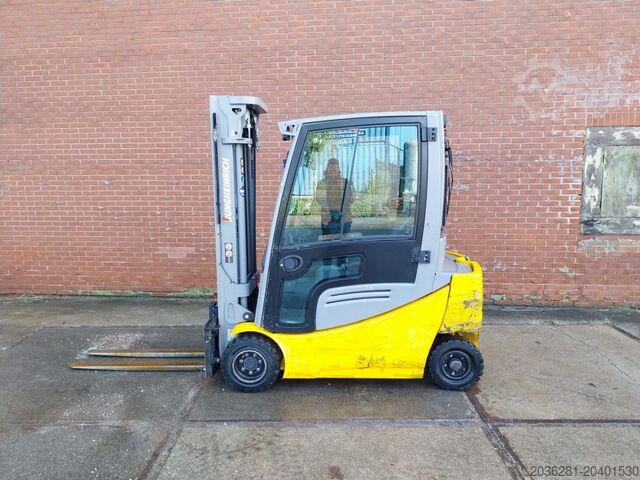 Elektrikli 4 tekerlekli forklift Jungheinrich EFG 320