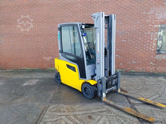 Elektrikli 4 tekerlekli forklift Jungheinrich EFG 320