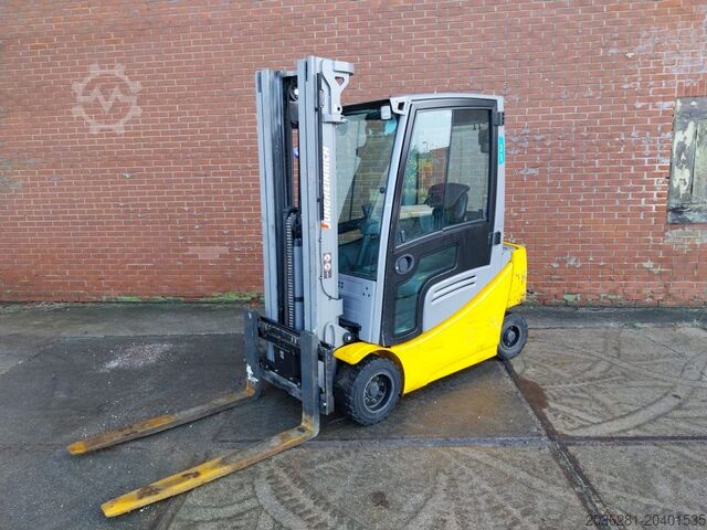 Elektrikli 4 tekerlekli forklift Jungheinrich EFG 320