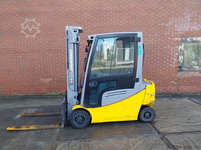 Elektrikli 4 tekerlekli forklift Jungheinrich EFG 320