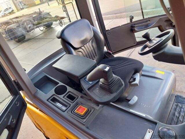 Elektrikli 4 tekerlekli forklift Jungheinrich EFG 320