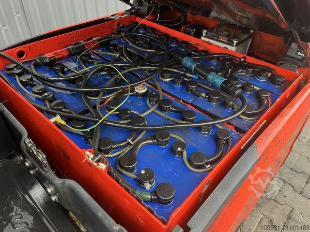 Electric 3-wheel forklift Linde E20L-02