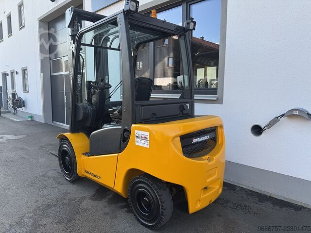 περονοφόρο ανυψωτικό Jungheinrich DFG430