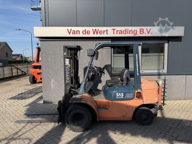 Toyota 02-7FD25 Triplex 430 levée libre / Déplacement latéral des fourches Diesel 1999 TOYOTA 02-7FD25 Triplo 430 Freelift / Vorkversteller Diesel 1999