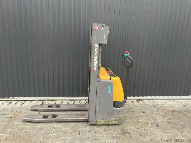 Fodgængerstabler Jungheinrich EJC112