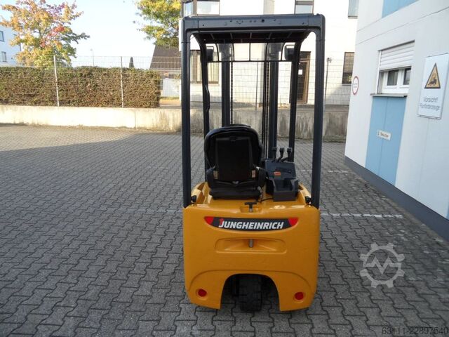 Elektryczny wózek widłowy 3 kołowy Jungheinrich EFG 115 - Freisichtmast