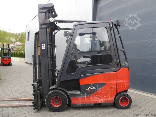 Stivuitor electric cu 4 roți Linde E25H-01/600