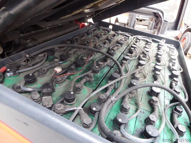 Stivuitor electric cu 4 roți Linde E25H-01/600