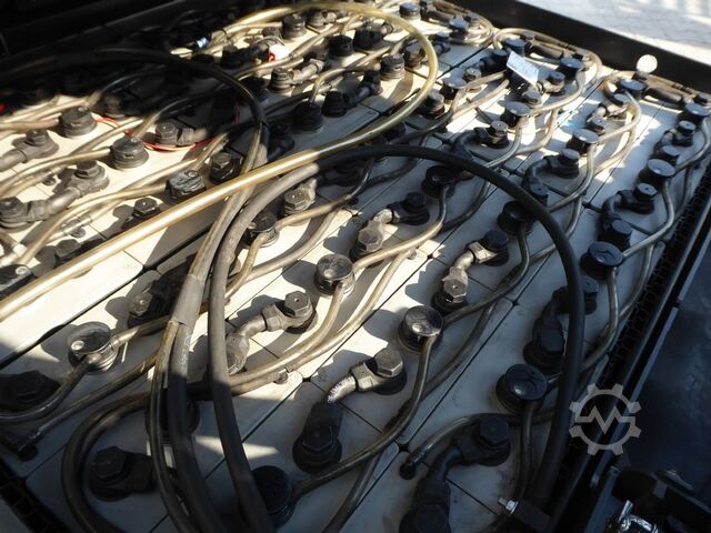 Stivuitor electric cu 4 roți Linde E25RL-01 Roadster