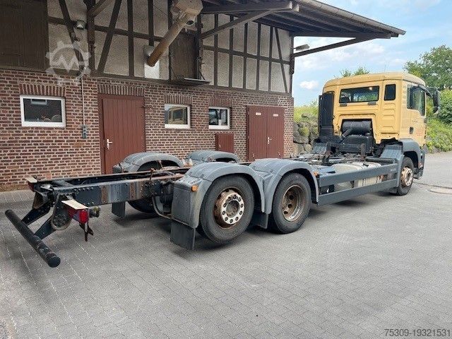 LKW-Fahrgestell MAN 26.360 mit Nebenantrieb - 6x2 - 3 Achse Lenkbar