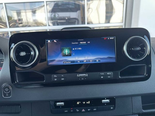 Dobozos furgon MERCEDES-BENZ Sprinter 319 CDI 4325 AHK DISTRONIC 360 Klima