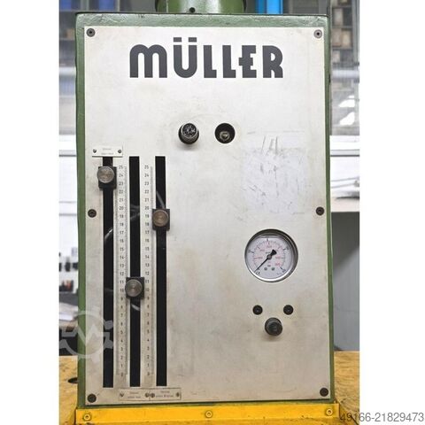 Pers met enkele kolom - hydraulisch MUELLER T 6,3