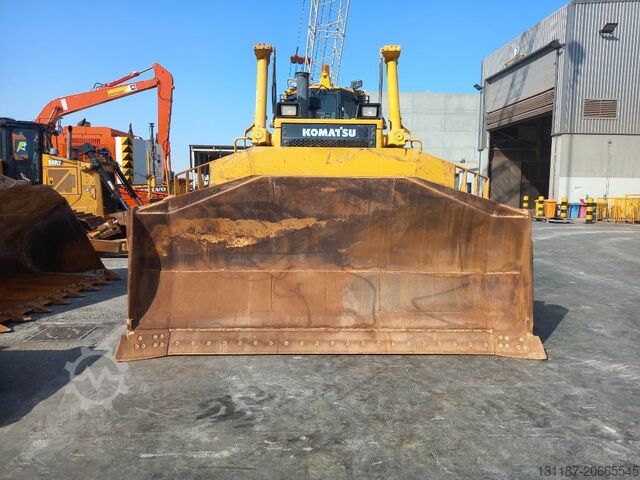 Tesviye makinesi Komatsu D155A-6R (4 pcs available in Abu Dhabi)
