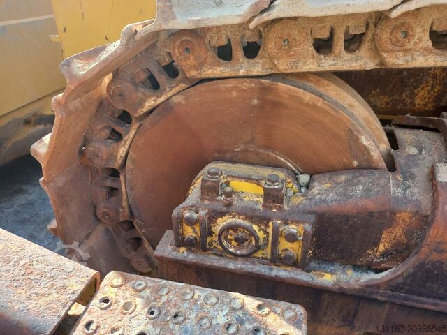 Tesviye makinesi Komatsu D155A-6R (4 pcs available in Abu Dhabi)