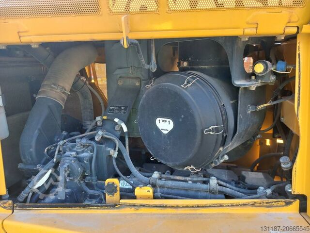 Tesviye makinesi Komatsu D155A-6R (4 pcs available in Abu Dhabi)