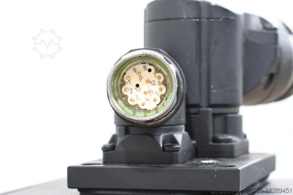 Motor servo síncrono Lenze MCS 19P30-SVMP2-A28N-ST5S00N-R3SU