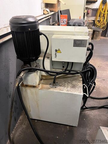 Pionowe centrum obróbcze Saeilo Contur MMV 2000