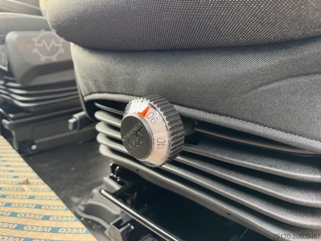 Dobozos furgon IVECO Daily 35S16 A8 *DoKa*Automatik*AHK*R3.520mm*