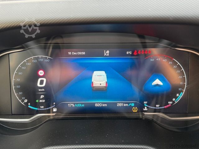 Dobozos furgon IVECO Daily 35S16 A8 *DoKa*Automatik*AHK*R3.520mm*