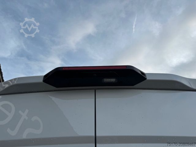 Dobozos furgon IVECO Daily 35S16 A8 *DoKa*Automatik*AHK*R3.520mm*