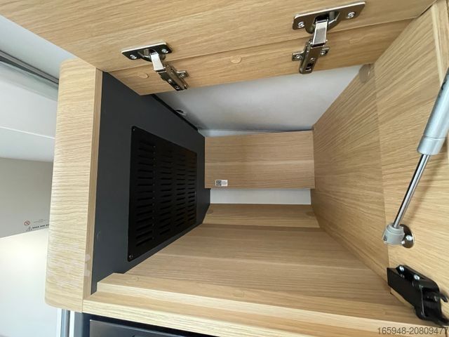 Autocaravana semi-integrada ADRIA Matrix 60Y 670 SL JUBILEE *Sondermodell*