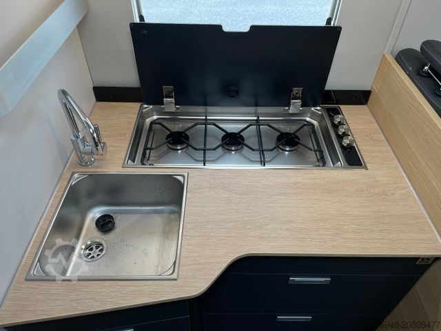 Autocaravana semi-integrada ADRIA Matrix 60Y 670 SL JUBILEE *Sondermodell*