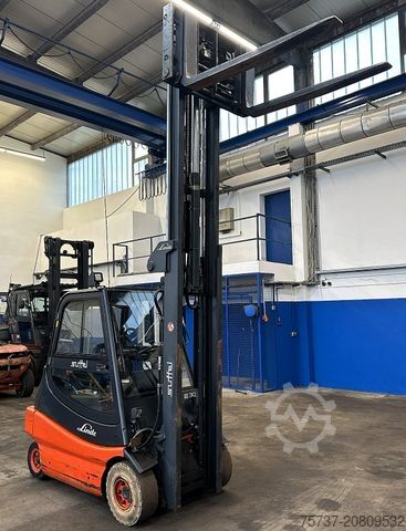 Carretilla elevadora frontal LINDE E30/02