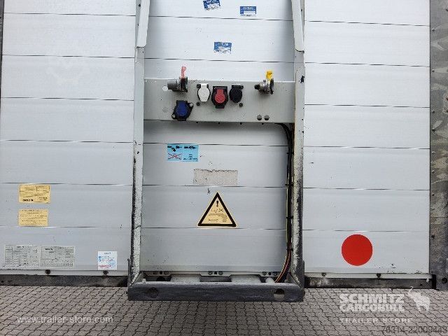 Semirimorchio con telone Schmitz Cargobull Curtainsider Mega Getränke