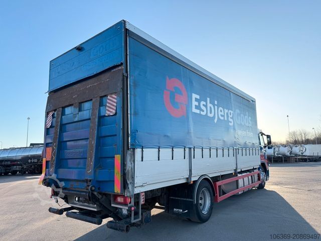 Plattewagen met zeil VOLVO FM 330 4x2 7,7 m Curtainsider and Taillift