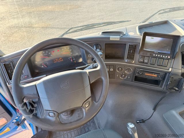 Flatbed truck with tarp VOLVO FM 330 4x2 7,7 m Curtainsider and Taillift