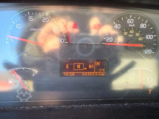 Plattewagen met zeil VOLVO FM 330 4x2 7,7 m Curtainsider and Taillift