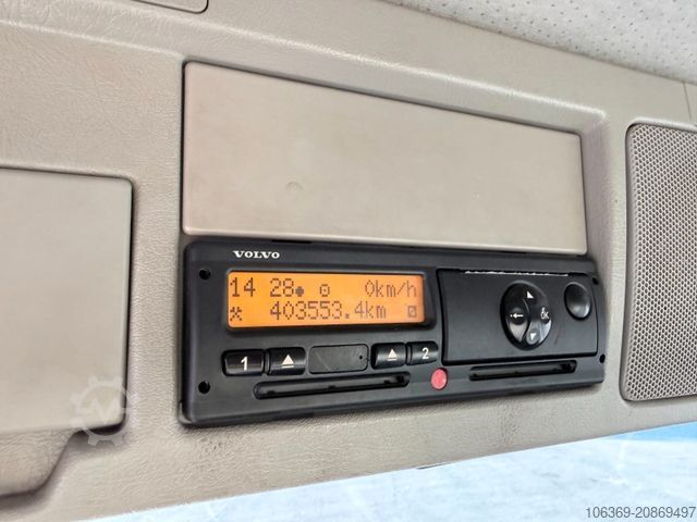 Plattewagen met zeil VOLVO FM 330 4x2 7,7 m Curtainsider and Taillift